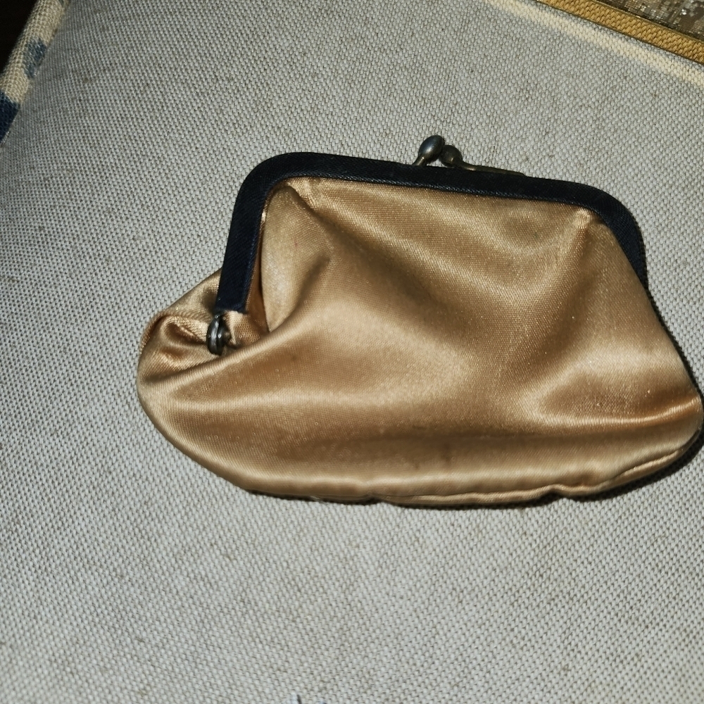 Vintage Majestic Lucite Elegant Black and Gold Women's Handbag - Picture 3 of 4